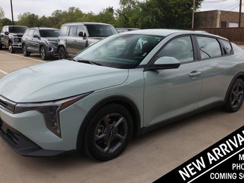 Used 2025 Kia K4 FWD image 1
