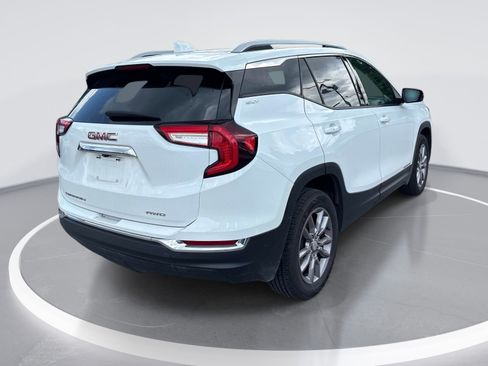 Used 2024 GMC Terrain SLT AWD/4WD image 8