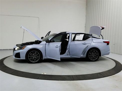 Used 2024 Nissan Altima 2.0 SR image 12