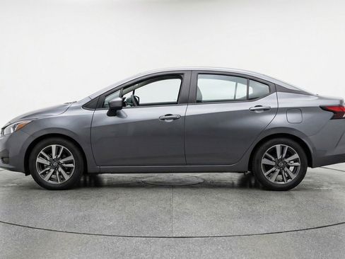 Used 2025 Nissan Versa SV image 5
