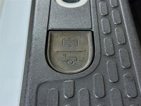 Used 2022 Rivian R1T Adventure image 14