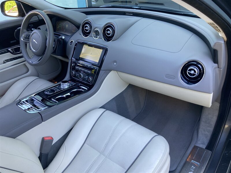 Used 2017 Jaguar XJ R-Sport RWD image 23