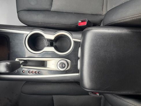 Used 2019 Nissan Pathfinder SV image 32