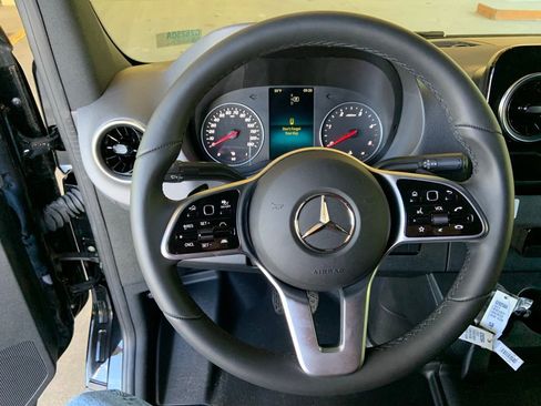 Used 2023 Mercedes-Benz Sprinter 2500 image 22