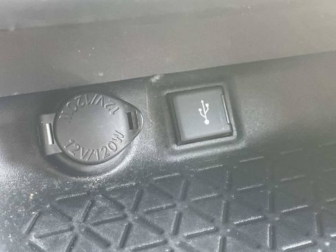 Used 2022 Toyota RAV4 XLE w/ XLE Grade Weather Package AWD/4WD image 39