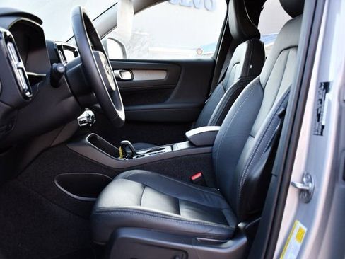 Certified 2025 Volvo XC40 B5 Core AWD/4WD image 11