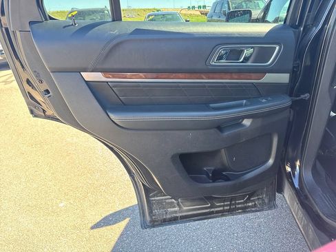 Used 2018 Ford Explorer Platinum AWD/4WD image 13