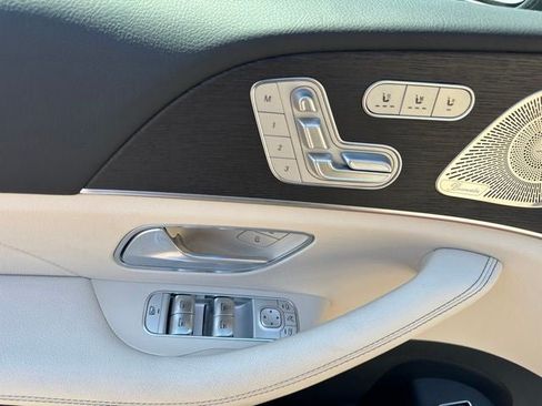 Used 2025 Mercedes-Benz GLS 450 4MATIC image 9