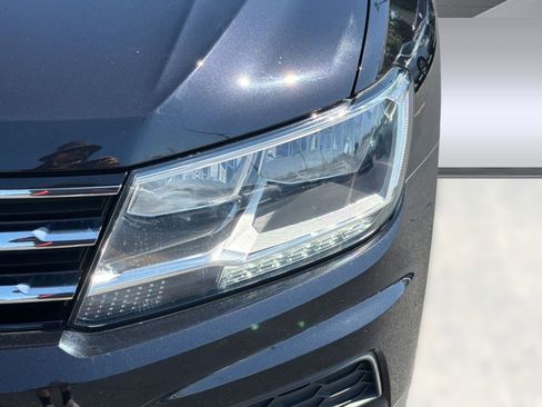 Used 2021 Volkswagen Tiguan SE w/ Panoramic Sunroof Package FWD image 11