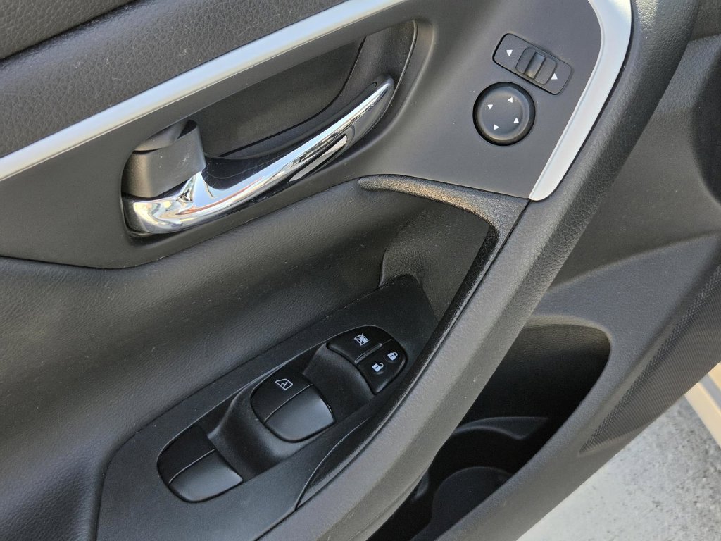 Used 2018 Nissan Altima 2.5 SV FWD image 15
