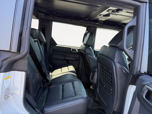 New 2026 Ford Bronco Badlands w/ Sasquatch Package AWD/4WD image 18