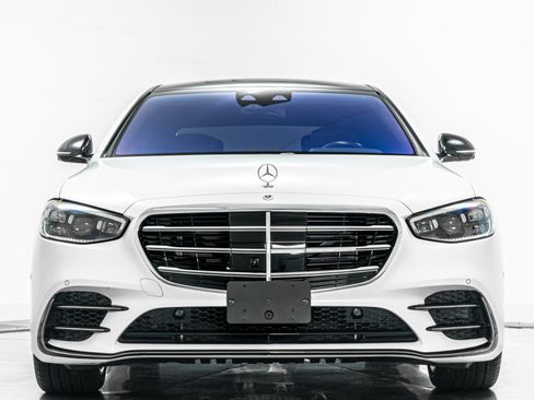 Used 2025 Mercedes-Benz S 580 4MATIC Sedan image 4