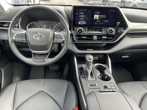 Used 2023 Toyota Highlander XLE image 15