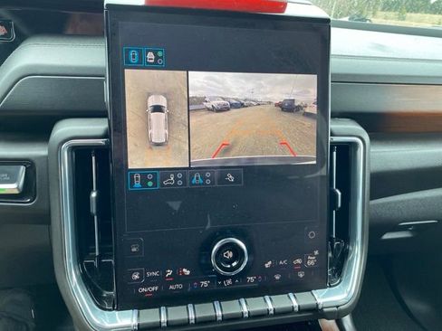 Used 2025 GMC Yukon Denali AWD/4WD image 23