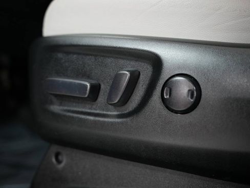 Used 2019 Toyota Sienna Limited Premium image 50