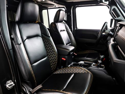 Used 2021 Jeep Wrangler Unlimited Sahara image 7