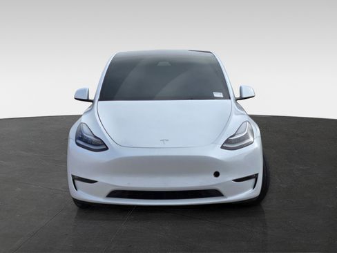 Used 2022 Tesla Model Y Long Range image 3