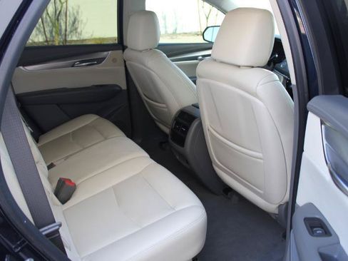 Used 2017 Cadillac XT5 Luxury w/ Driver Awareness Package FWD image 17