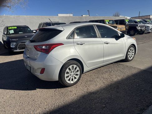 Used 2017 Hyundai Elantra GT image 6