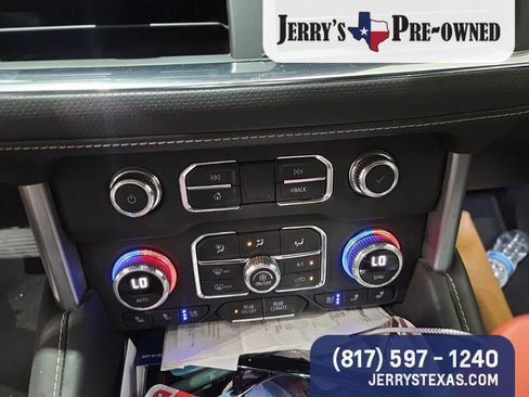 Used 2022 GMC Yukon SLT w/ SLT Luxury Package AWD/4WD image 11