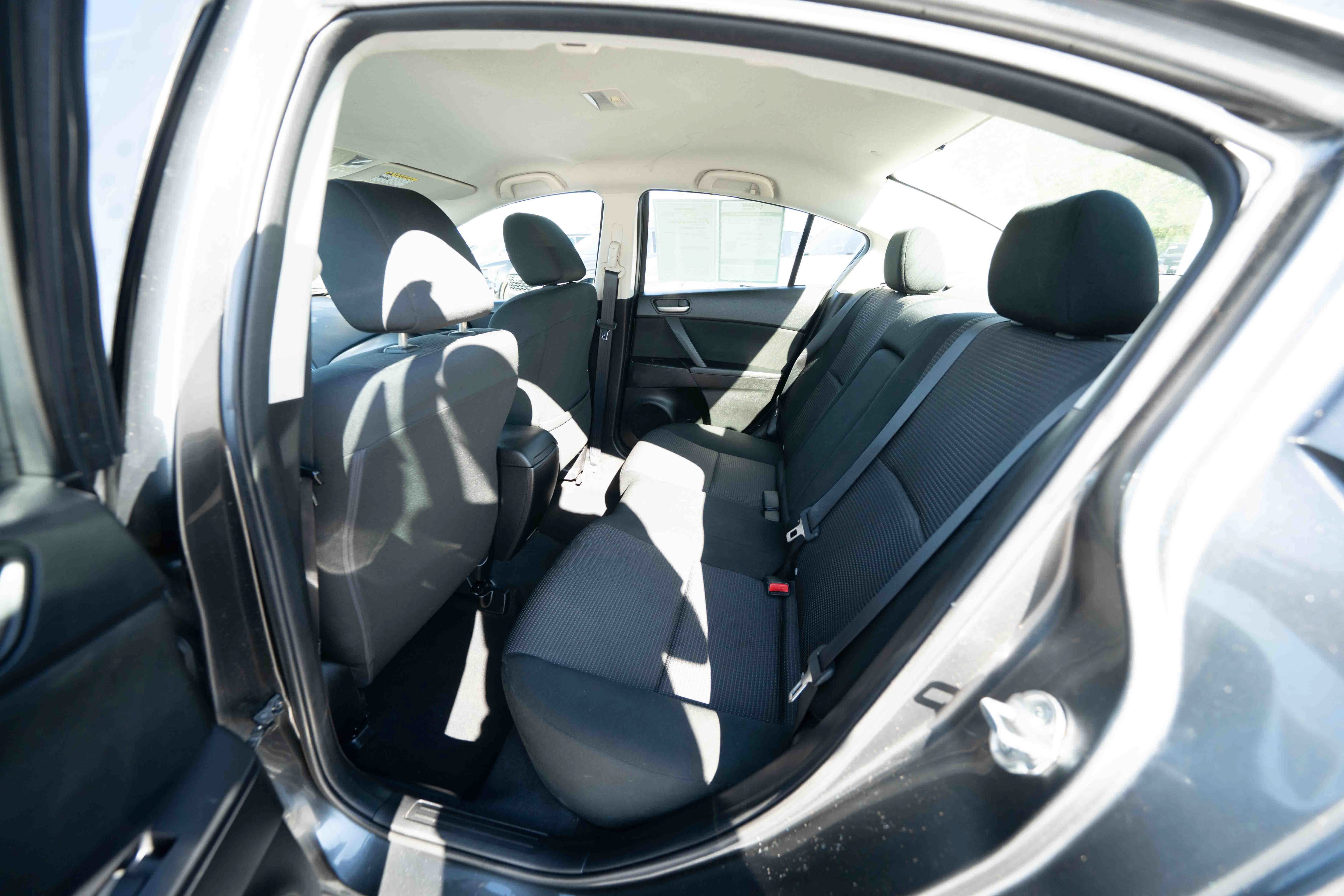 Used 2012 MAZDA MAZDA3 i Touring FWD image 23