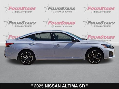 New 2025 Nissan Altima 2.5 SR image 3