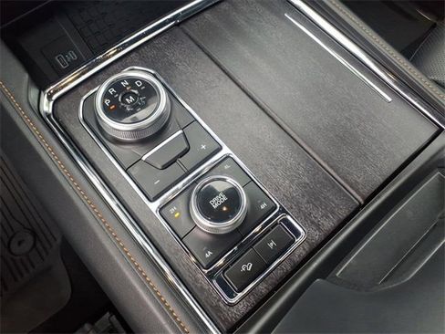 Certified 2024 Ford Expedition Platinum image 22