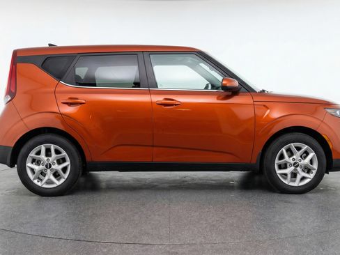 Used 2025 Kia Soul LX w/ LX Technology Package image 11