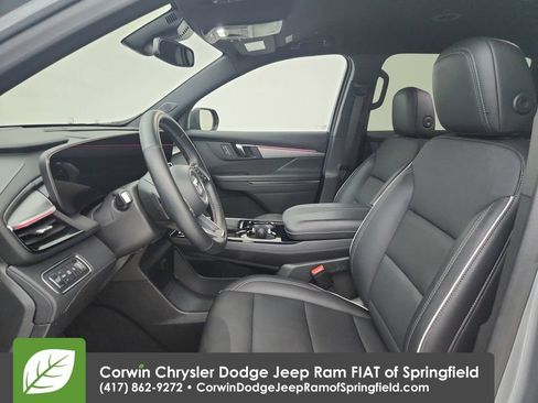 Used 2025 Buick Enclave Preferred FWD image 18