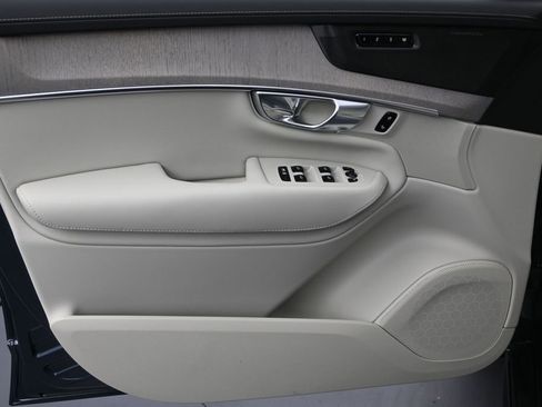 New 2026 Volvo XC90 T8 Ultra w/ Protection Package Premier AWD/4WD image 17