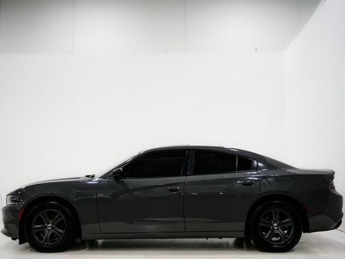 Used 2019 Dodge Charger SXT image 6