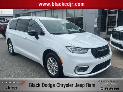 New 2026 Chrysler Pacifica Select