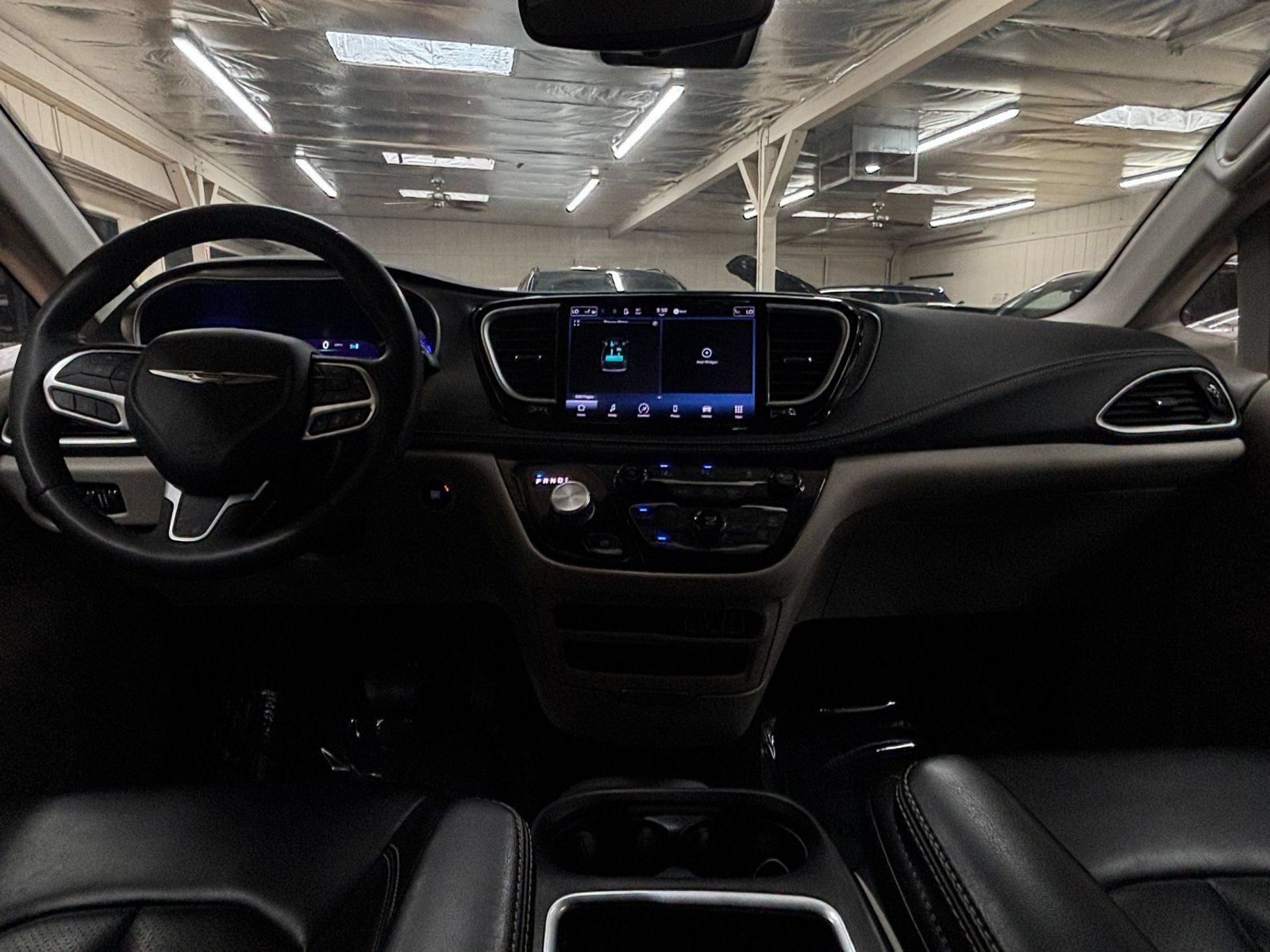 Used 2023 Chrysler Pacifica Touring-L FWD image 35