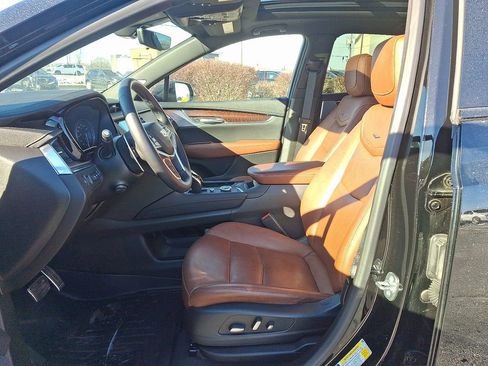 Certified 2025 Cadillac XT5 Sportv w/ Technology Package image 14