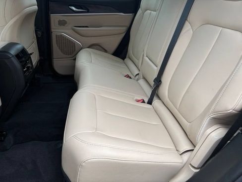 Used 2025 Jeep Grand Cherokee Limited AWD/4WD image 13