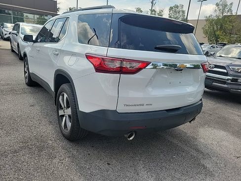 Used 2020 Chevrolet Traverse LT w/ LT Premium Package AWD/4WD image 4
