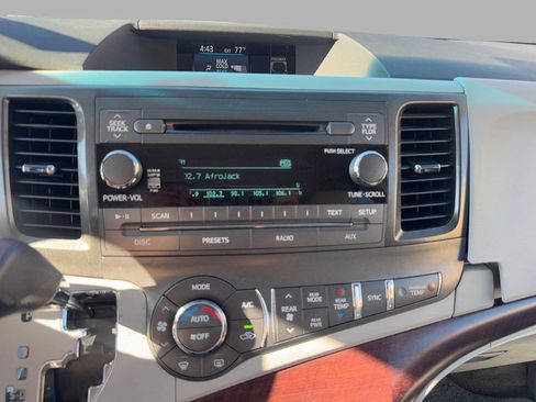 Used 2011 Toyota Sienna XLE FWD image 35
