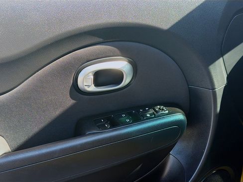 Used 2015 Kia Soul + image 16