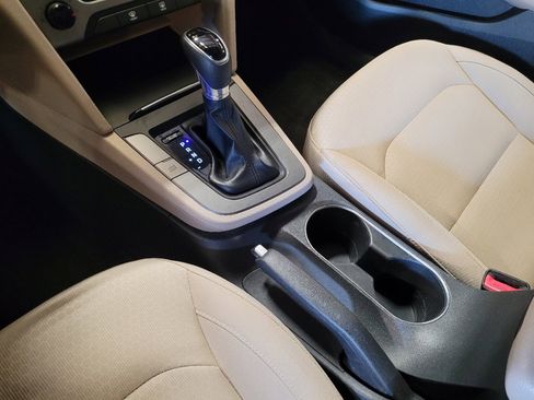 Used 2017 Hyundai Elantra SE image 22