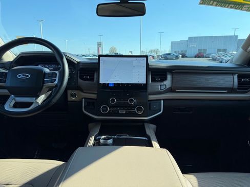 Used 2024 Ford Expedition Limited image 29