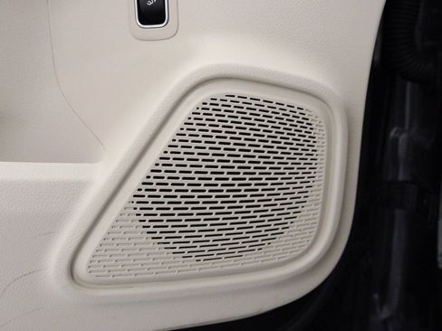 Certified 2025 Mercedes-Benz GLB 250 4MATIC image 24