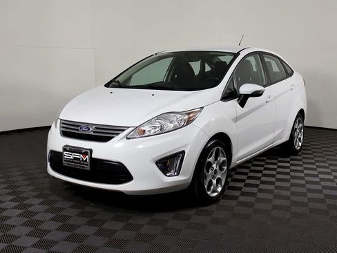 Used 2011 Ford Fiesta SEL image 2