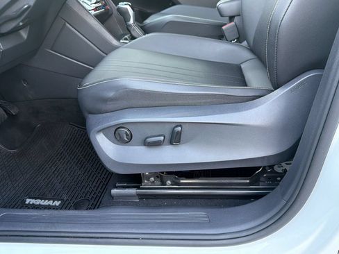 Certified 2023 Volkswagen Tiguan SE w/ Panoramic Sunroof Package AWD/4WD image 14