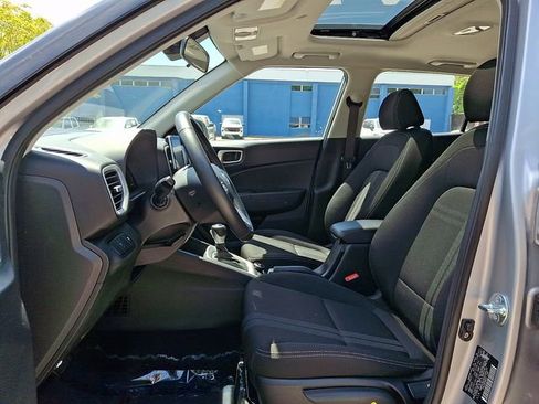Used 2025 Hyundai Venue SEL FWD image 15