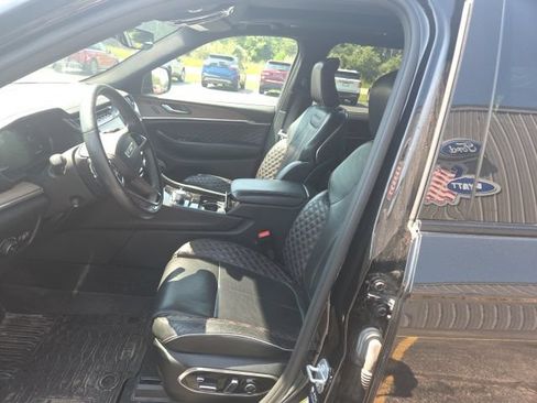 Used 2022 Jeep Grand Cherokee L Summit w/ Luxury Tech Group V AWD/4WD image 12