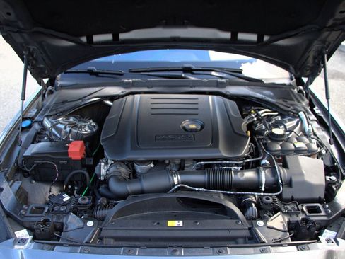 Used 2018 Jaguar XE Premium image 38