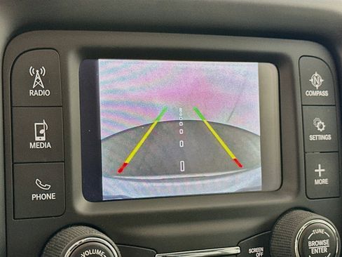 Used 2018 Jeep Compass Latitude FWD image 22
