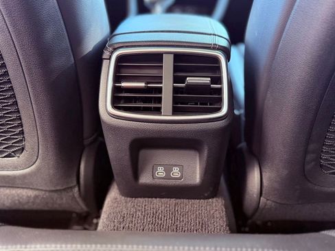 Used 2025 Genesis G70 2.5T RWD image 9