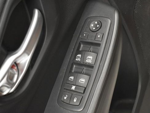 Certified 2016 Jeep Cherokee Trailhawk w/ Comfort/Convenience Group image 38