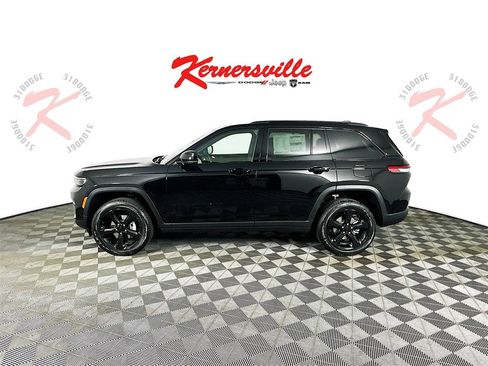 New 2025 Jeep Grand Cherokee Altitude image 4